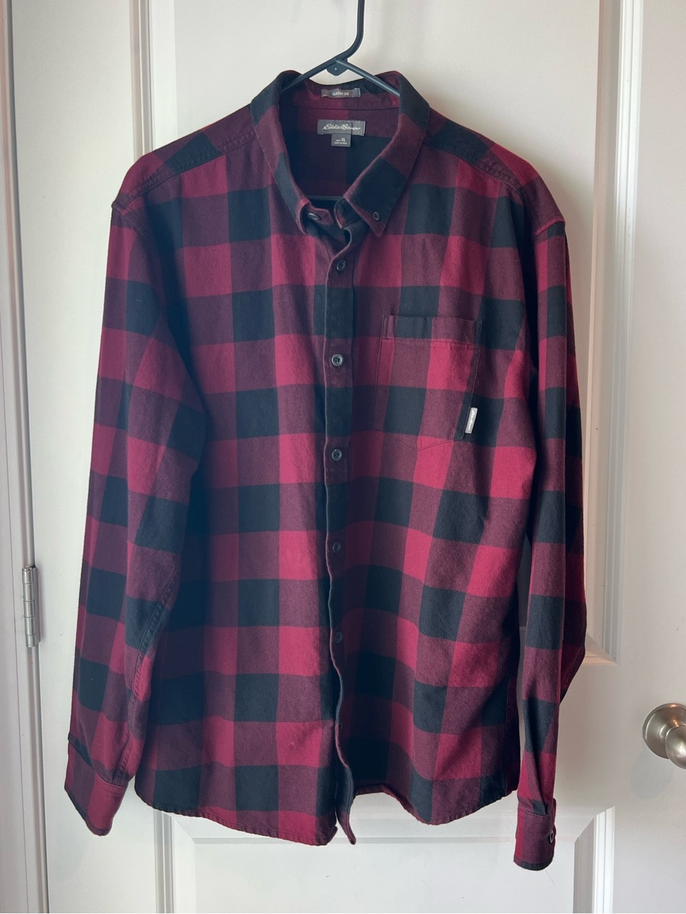 Eddie Bauer Men's Red & Black Buffalo Plaid Button-Down Shirt. XL